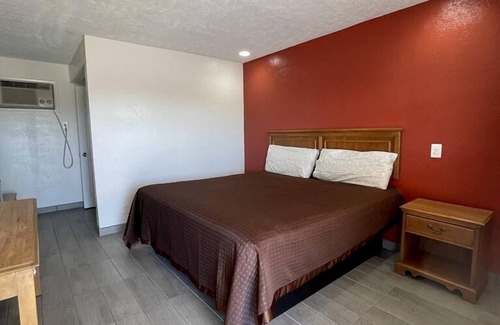Clarksville Hotel | Red River Inn