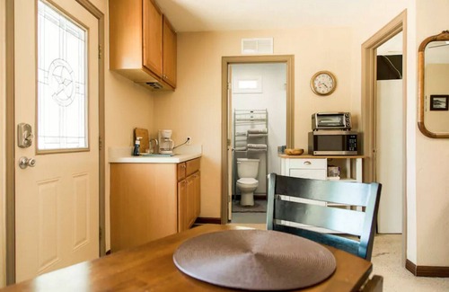 Manchaca House | Red Robin Casita Is A Comfortable Home Away From Home