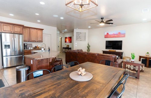 Page House | Red Rock Hangout: 5 min to Antelope & Horseshoe + Hot Tub + Firepit + Game Room