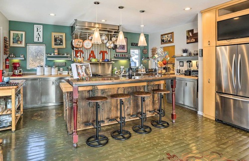 Idledale House | Red Rocks Chalet w/ Dream Kitchen: Extended Stays