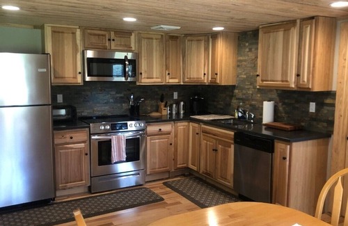Windham Cabin | ‘Red Roof Cottage’ Windham *Updated home minutes to the mountain