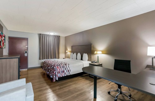 Woodlawn Hotel | Red Roof Inn Baltimore