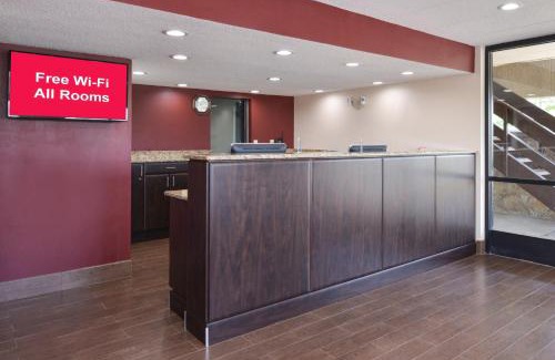 Champaign Hotel | Red Roof Inn Champaign - University