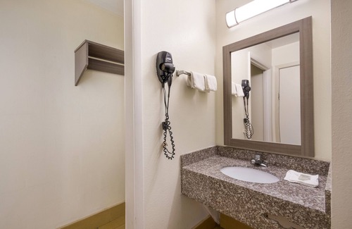 Crestview Hotel | Red Roof Inn Crestview