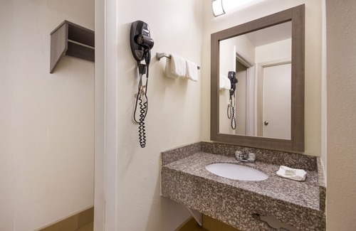 Crestview Hotel | Red Roof Inn Crestview