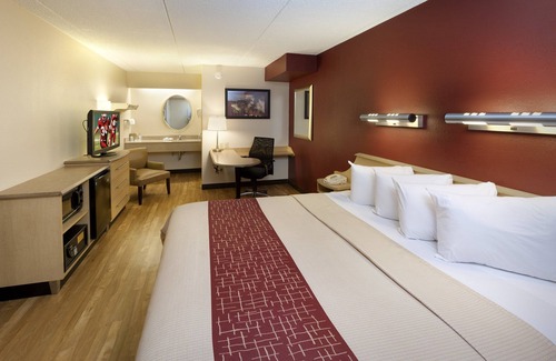 Warren Hotel | Red Roof Inn Detroit - Warren