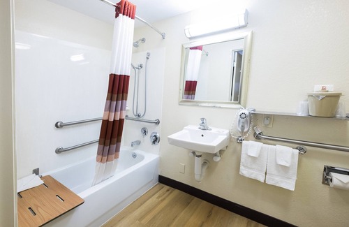 Warren Hotel | Red Roof Inn Detroit - Warren