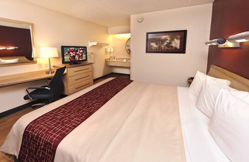 Warren Hotel | Red Roof Inn Detroit - Warren