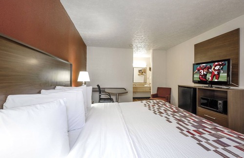Edgewood Hotel | Red Roof Inn Edgewood