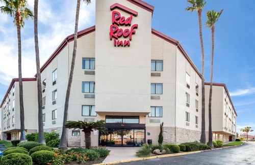 Bonanza Hotel | Red Roof Inn Laredo