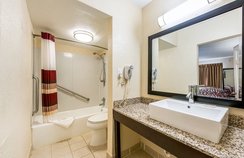 Marion Hotel | Red Roof Inn Marion, IN