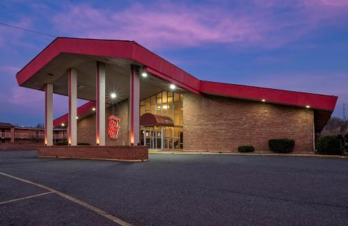 Marion Hotel | Red Roof Inn Marion, VA