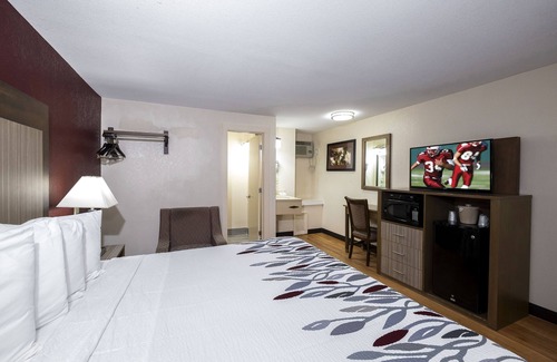 Neptune City Hotel | Red Roof Inn Neptune - Jersey Shore