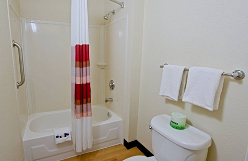 Cranberry Township Hotel | Red Roof Inn Pittsburgh North - Cranberry Township