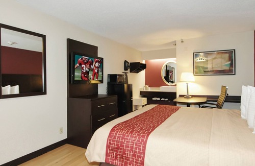 Hoffman Estates Hotel | Red Roof Inn PLUS+ Chicago - Hoffman Estates