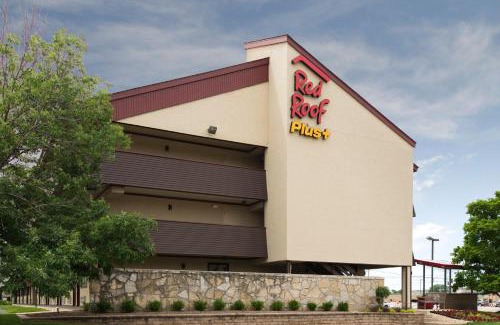 Naperville Hotel | Red Roof Inn PLUS+ Chicago - Naperville