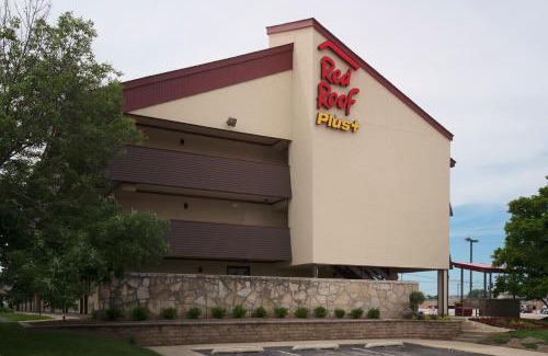 Naperville Hotel | Red Roof Inn PLUS+ Chicago - Naperville