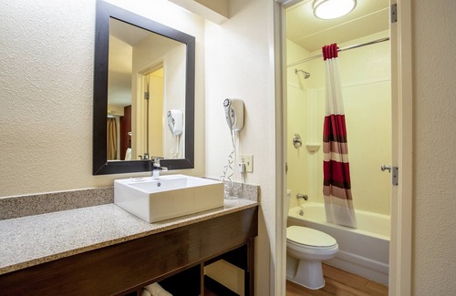 Willowbrook Hotel | Red Roof Inn PLUS+ Chicago - Willowbrook