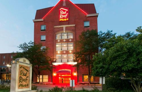 Downtown Columbus Hotel | Red Roof Inn PLUS+ Columbus Downtown - Convention Center