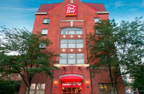 Downtown Columbus Hotel | Red Roof Inn PLUS+ Columbus Downtown - Convention Center