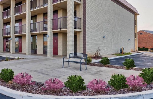 Madison Hotel | Red Roof Inn PLUS+ Huntsville – Madison