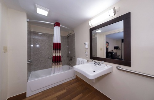 Madison Hotel | Red Roof Inn PLUS+ Huntsville - Madison