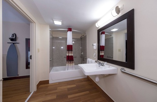 Madison Hotel | Red Roof Inn PLUS+ Huntsville - Madison