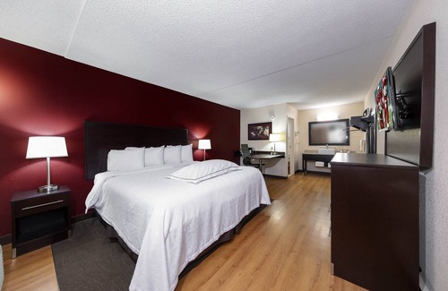Madison Hotel | Red Roof Inn PLUS+ Huntsville - Madison