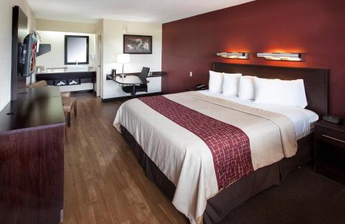 Essington Hotel | Red Roof Inn PLUS+ Philadelphia Airport