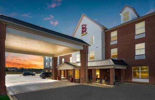 Bessemer Hotel | Red Roof Inn PLUS & Suites Birmingham - Bessemer