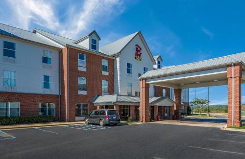 Bessemer Hotel | Red Roof Inn PLUS & Suites Birmingham - Bessemer