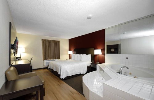 Opelika Hotel | Red Roof Inn PLUS+ & Suites Opelika