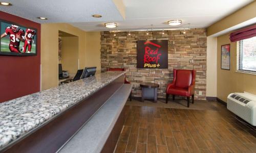 Linthicum Heights Hotel | Red Roof Inn PLUS+ Baltimore-Washington DC/BWI Airport