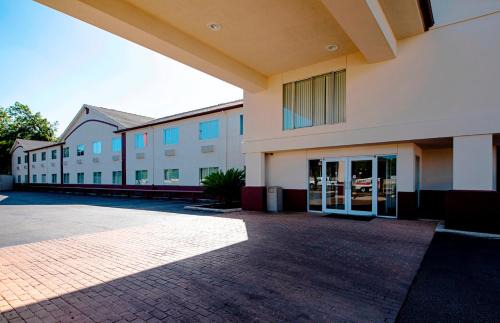 Rio Vista Hotel | Red Roof Inn San Marcos