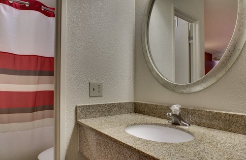 Maryland Heights Hotel | Red Roof Inn St Louis - Westport/Maryland Heights