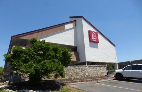 Florissant Hotel | Red Roof Inn St Louis - Florissant
