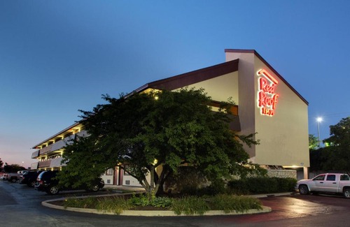 Maryland Heights Hotel | Red Roof Inn St Louis - Westport - Maryland Heights