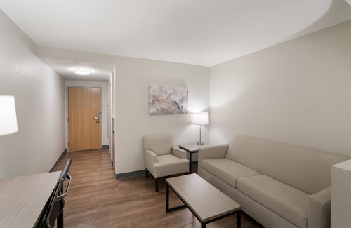 Carrollton Hotel | Red Roof Inn & Suites Carrollton, GA–West Georgia