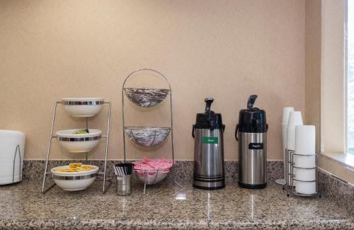 Roselawn Finance Hotel | Red Roof Inn & Suites Cincinnati North-Mason