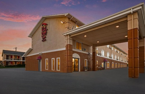 Denton Hotel | Red Roof Inn & Suites Denton