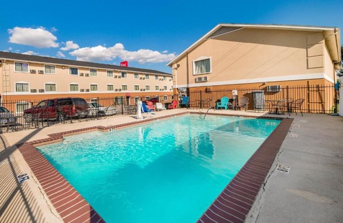 Denton Hotel | Red Roof Inn & Suites Denton