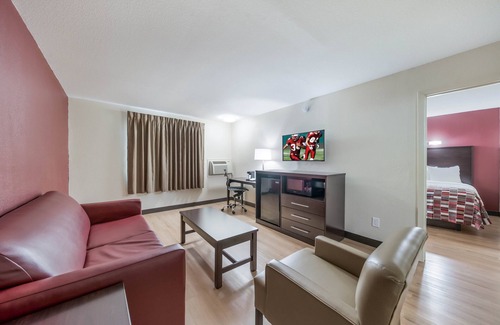 Denton Hotel | Red Roof Inn & Suites Denton