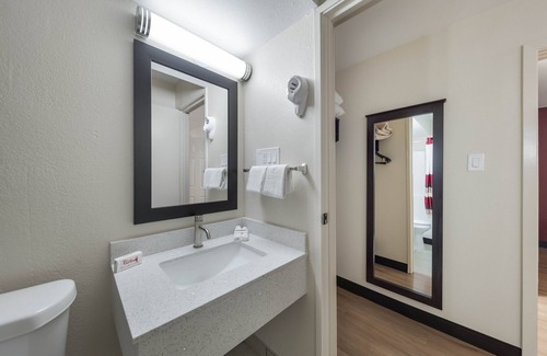 Denton Hotel | Red Roof Inn & Suites Denton
