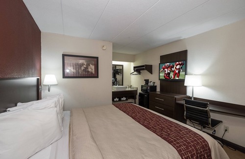 Maumee Hotel | Red Roof Inn Toledo - Maumee