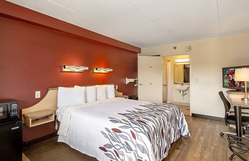 Toledo Hotel | Red Roof Inn Toledo - University
