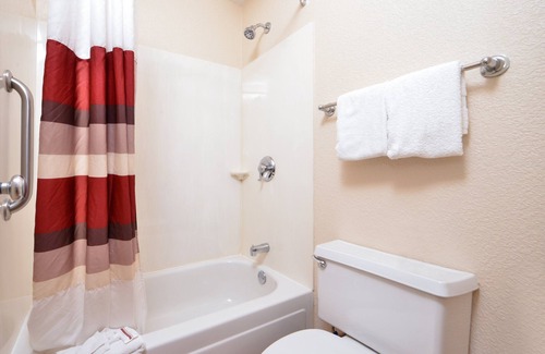 Toledo Hotel | Red Roof Inn Toledo - University