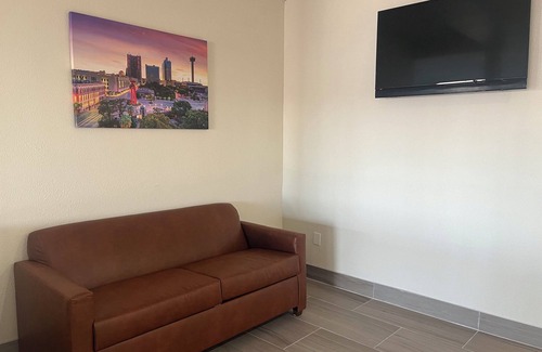 North San Antonio - SAT Hotel | Red Roof PLUS+ San Antonio Northeast