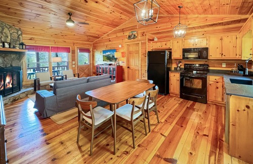Blue Ridge Cabin | Red Roof Zen - Aska Adventure Area | Mountain View | Dog Friendly | Hot Tub