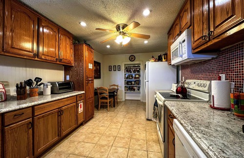 San Angelo House | Red Rooster House - King & Queen bedrooms Easy access to all areas of the city
