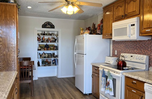 San Angelo House | Red Rooster House - King & Queen bedrooms Easy access to all areas of the city